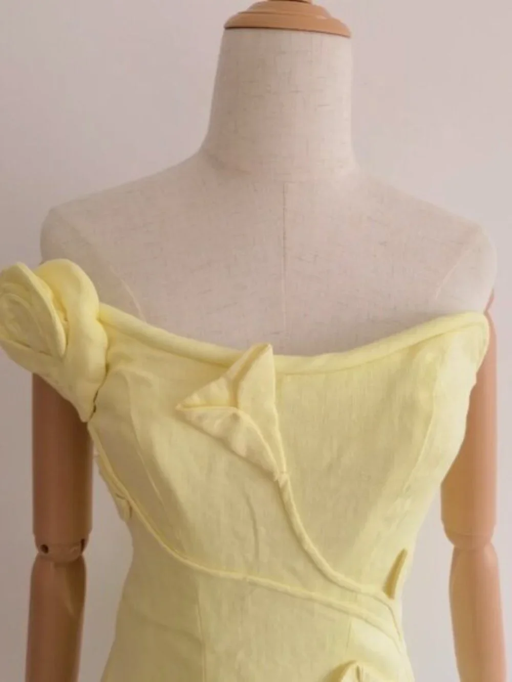 ZIMMERMANN Strapless floral-appliquéd linen mini dress - Picture 4 of 11